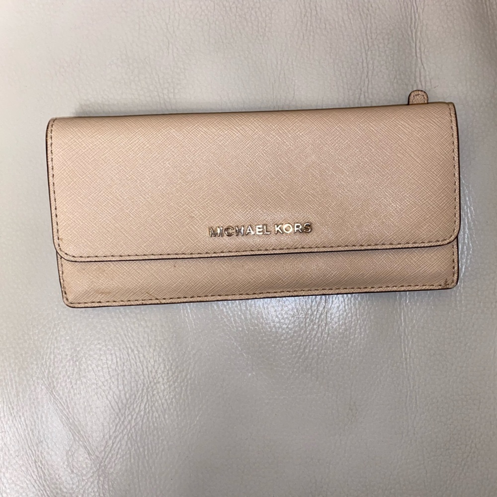 MICHAEL KORRS JET SET SLIM WALLET- USED